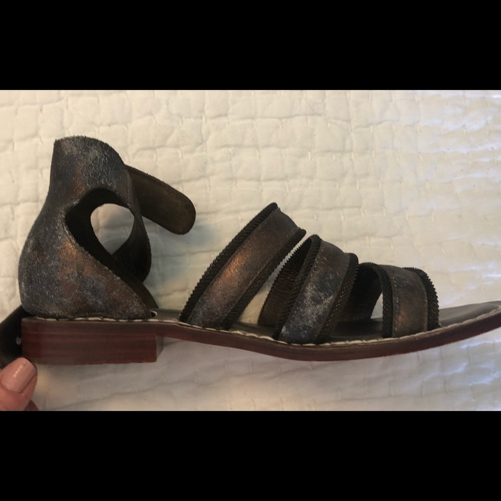 Sandals - Picture 3 of 4